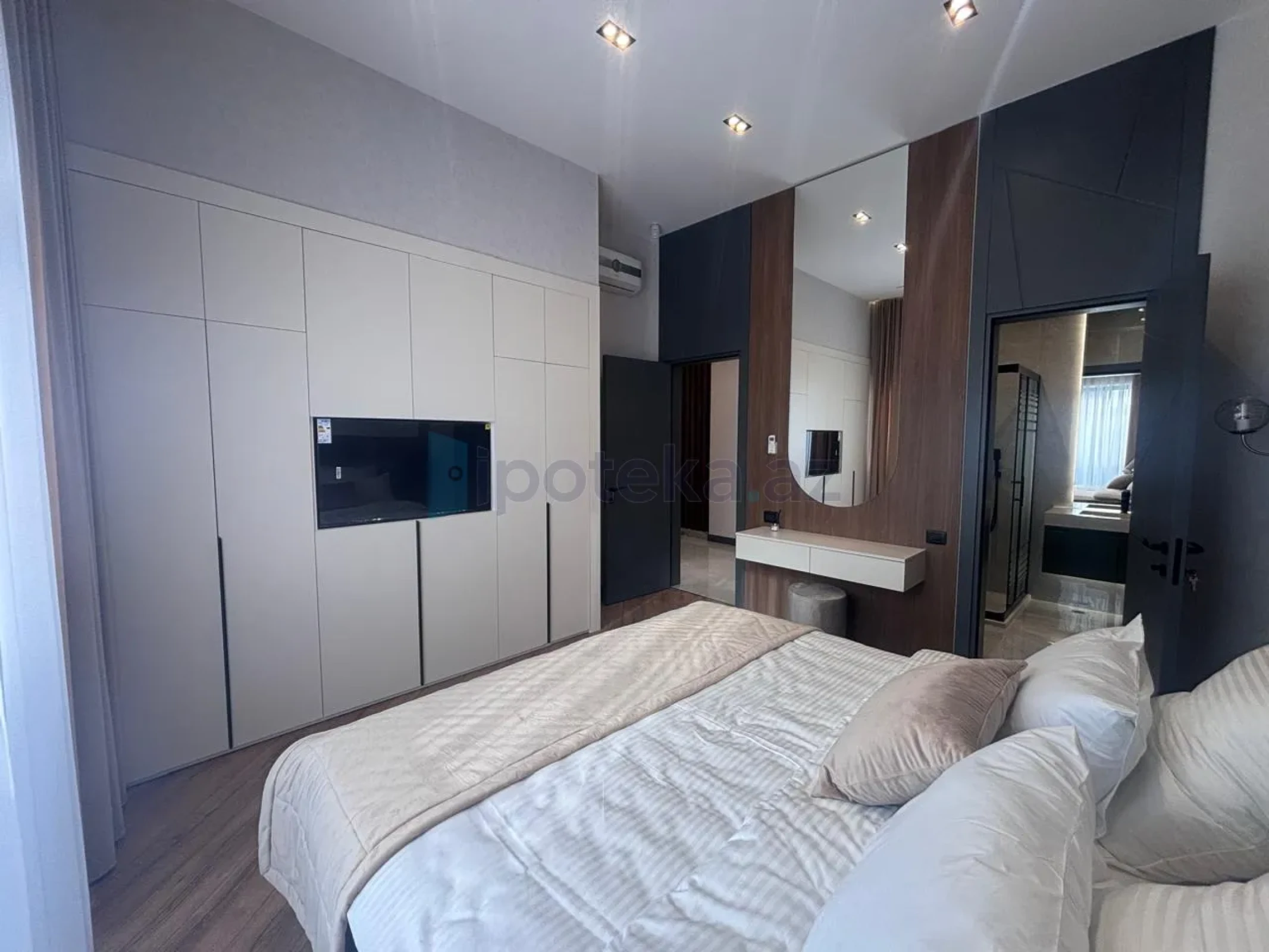 Satılır 5 otaqlı mənzil 260 m²