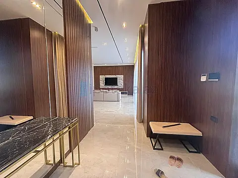 Satılır 5 otaqlı mənzil 260 m²