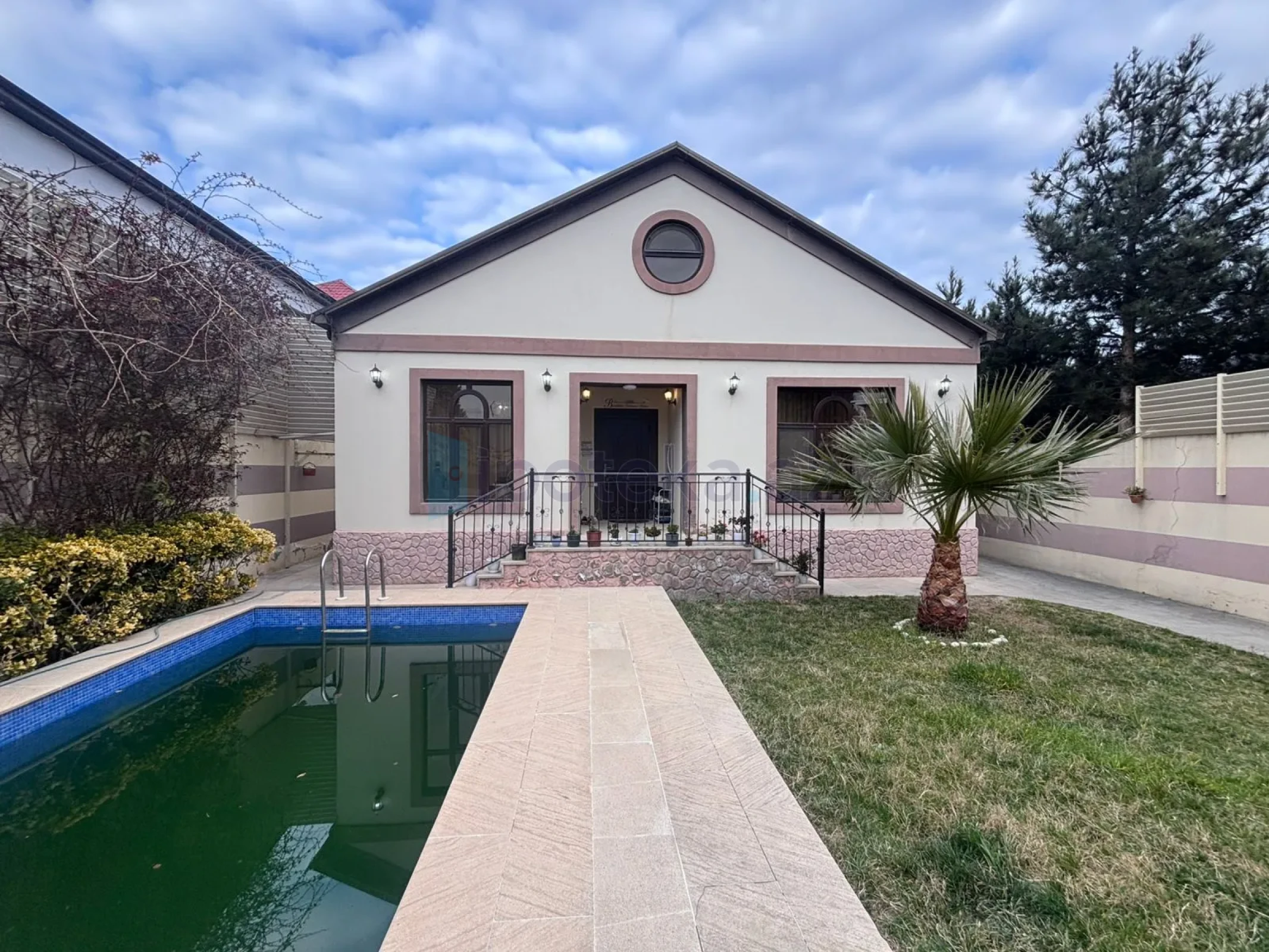 Satılır 3 otaqlı mənzil 150 m²