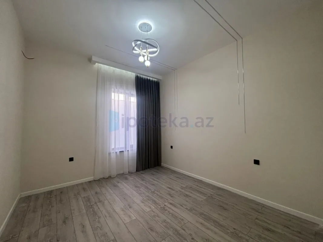 Satılır 4 otaqlı mənzil 145 m²