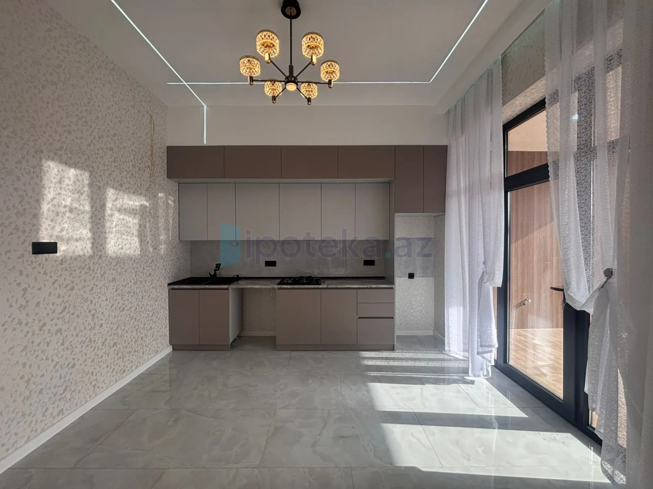 Satılır 4 otaqlı mənzil 145 m²
