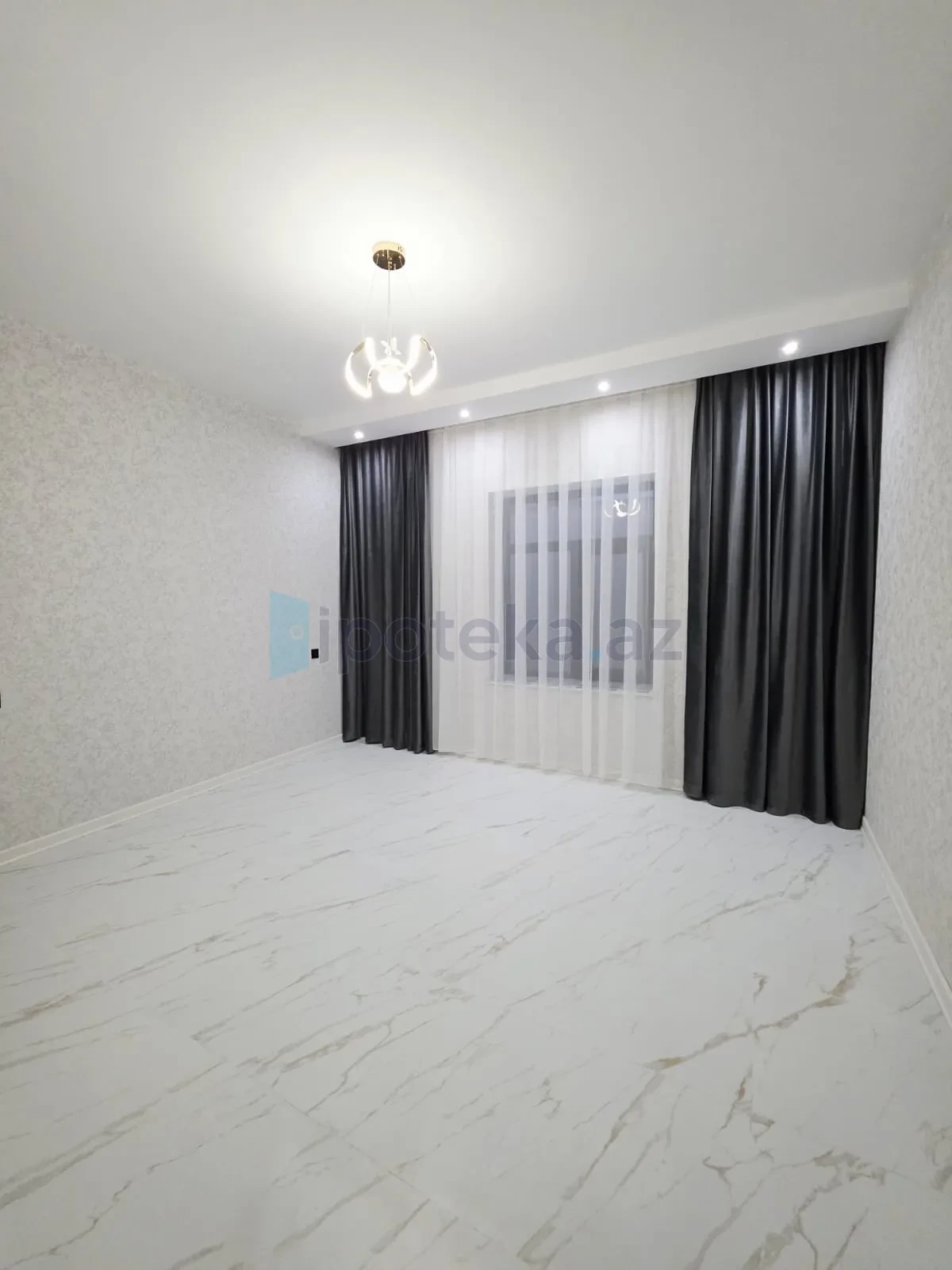 Satılır 4 otaqlı mənzil 160 m²