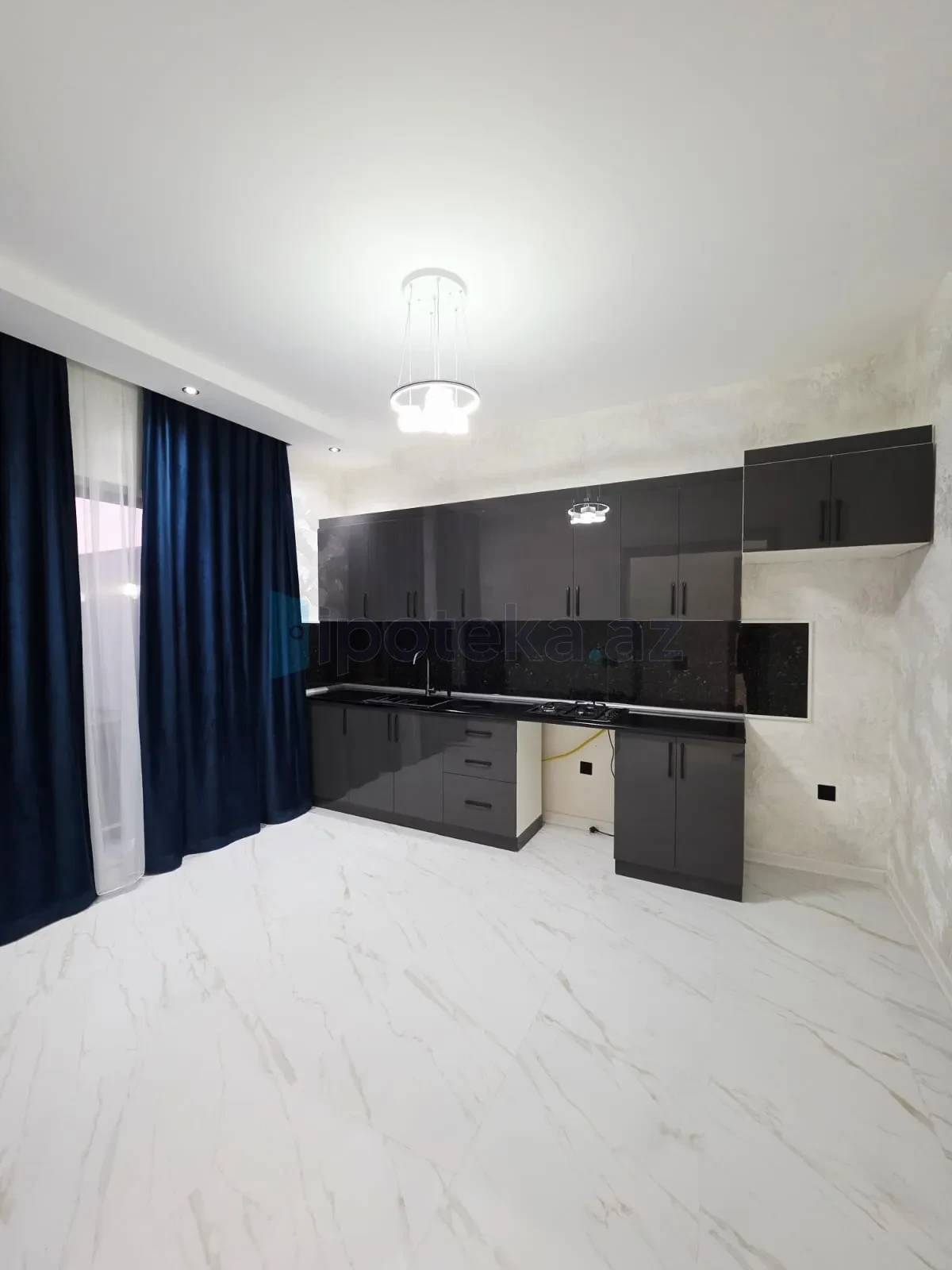 Satılır 4 otaqlı mənzil 160 m²