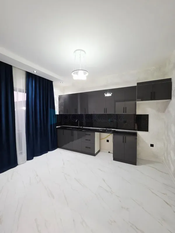 Satılır 4 otaqlı mənzil 160 m²
