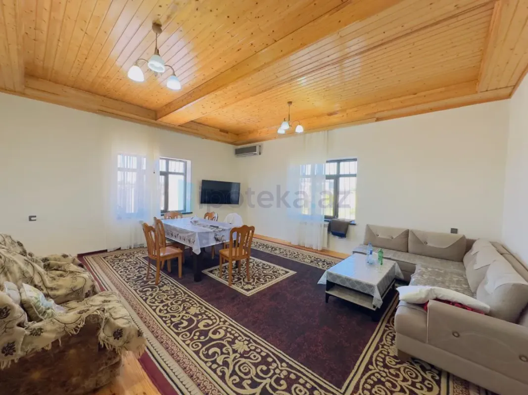 Satılır 7 otaqlı mənzil 260 m²