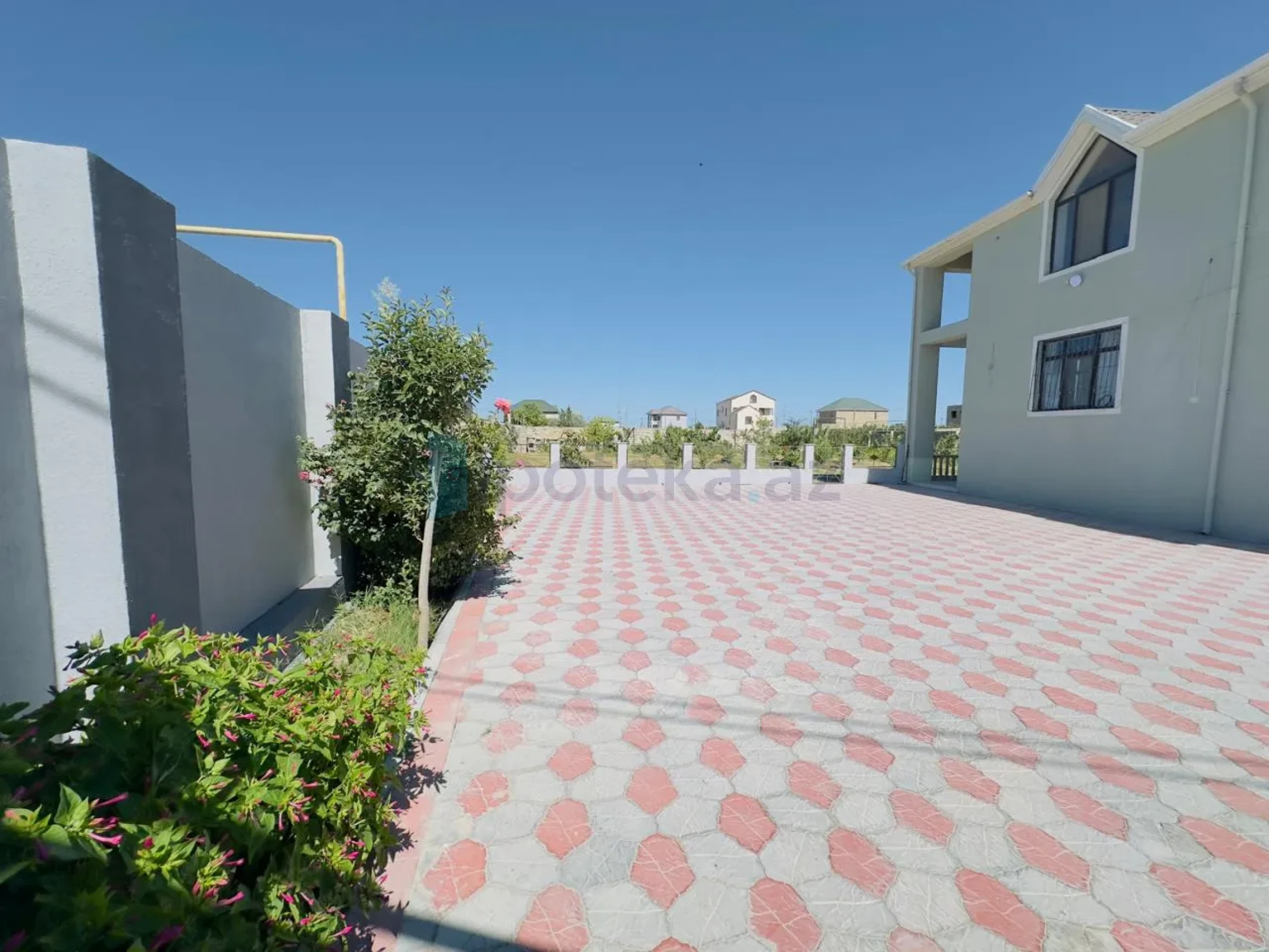 Satılır 7 otaqlı mənzil 260 m²