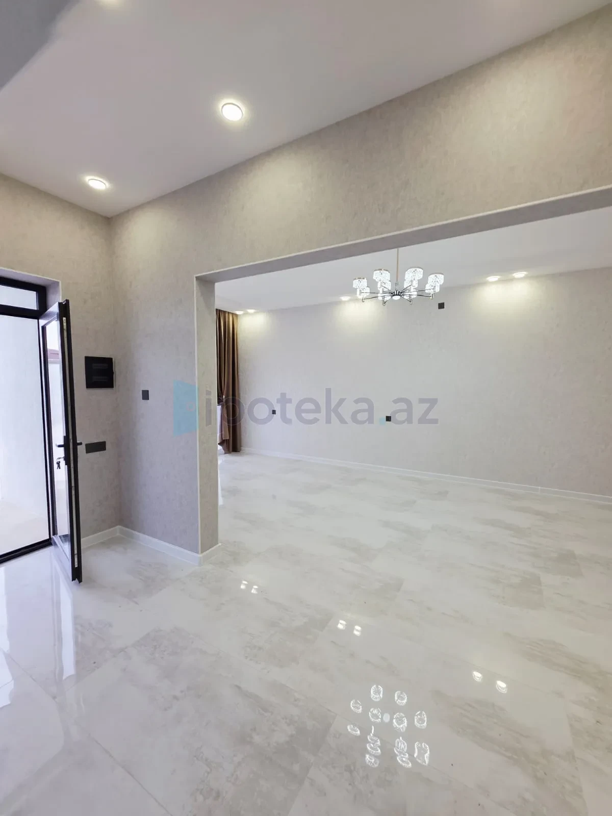 Satılır 4 otaqlı mənzil 160 m²