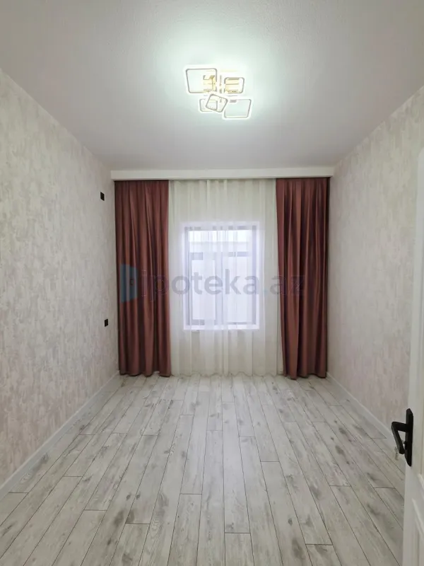 Satılır 4 otaqlı mənzil 160 m²