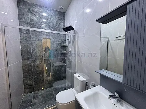 Satılır 4 otaqlı mənzil 135 m²