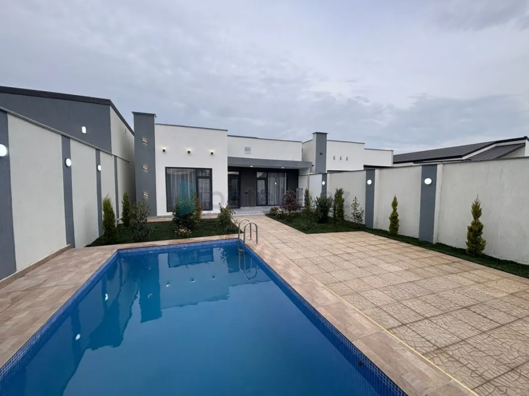 Satılır 4 otaqlı mənzil 160 m²