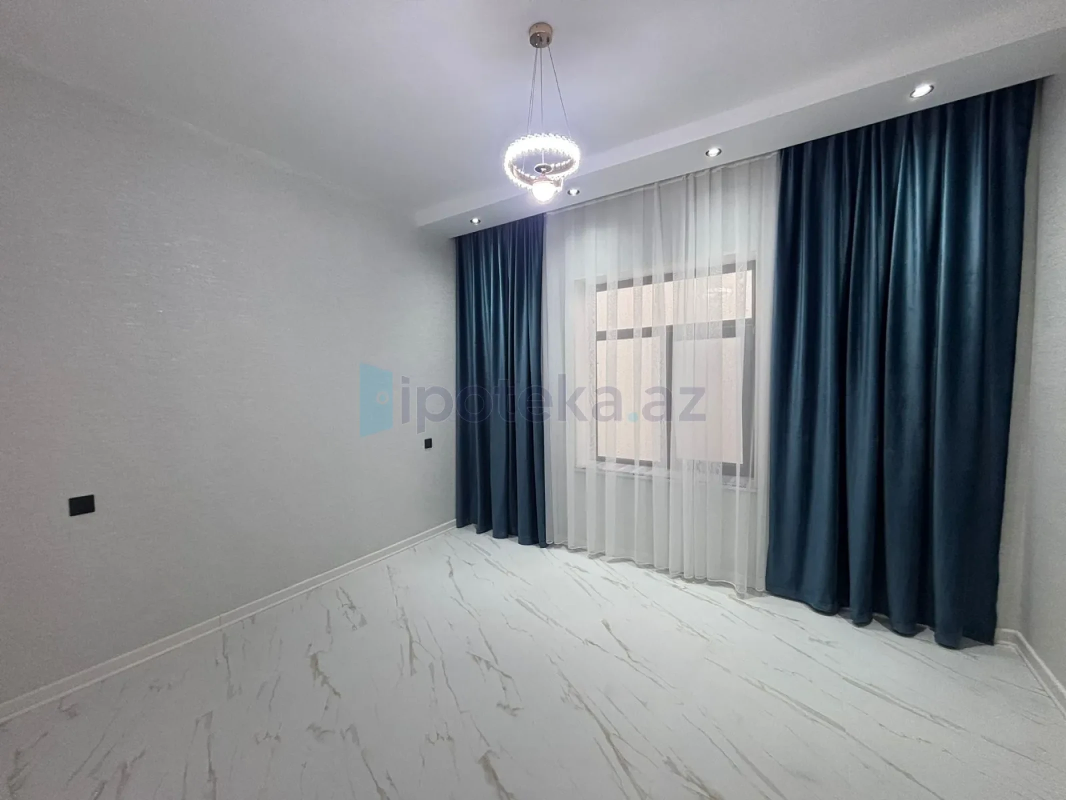 Satılır 4 otaqlı mənzil 160 m²