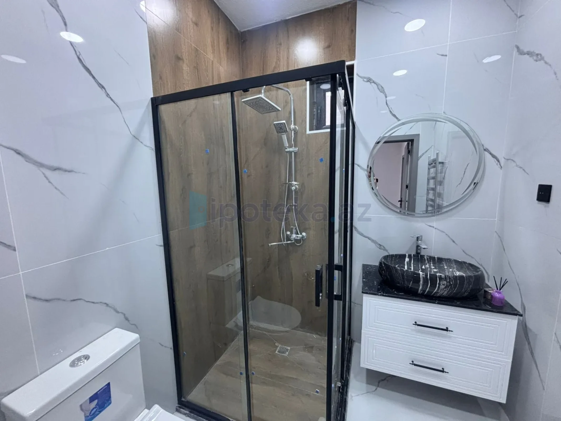 Satılır 4 otaqlı mənzil 160 m²