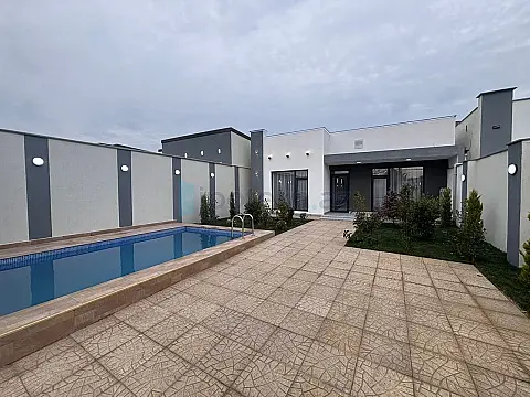 Satılır 4 otaqlı mənzil 160 m²