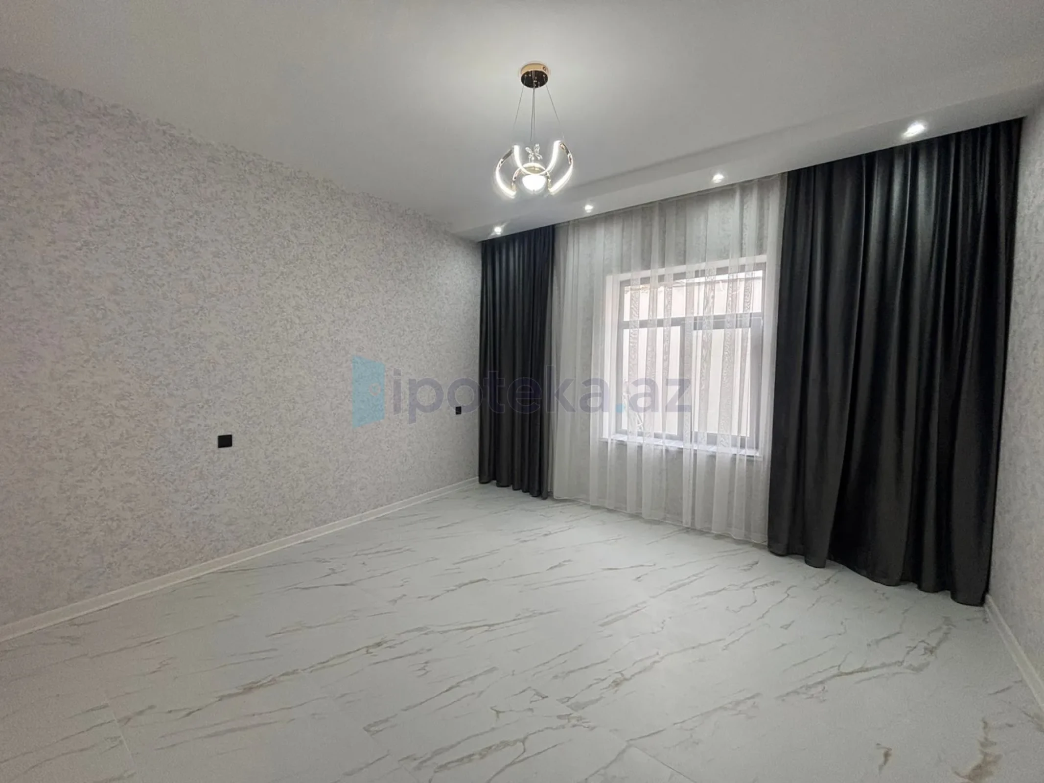 Satılır 4 otaqlı mənzil 160 m²
