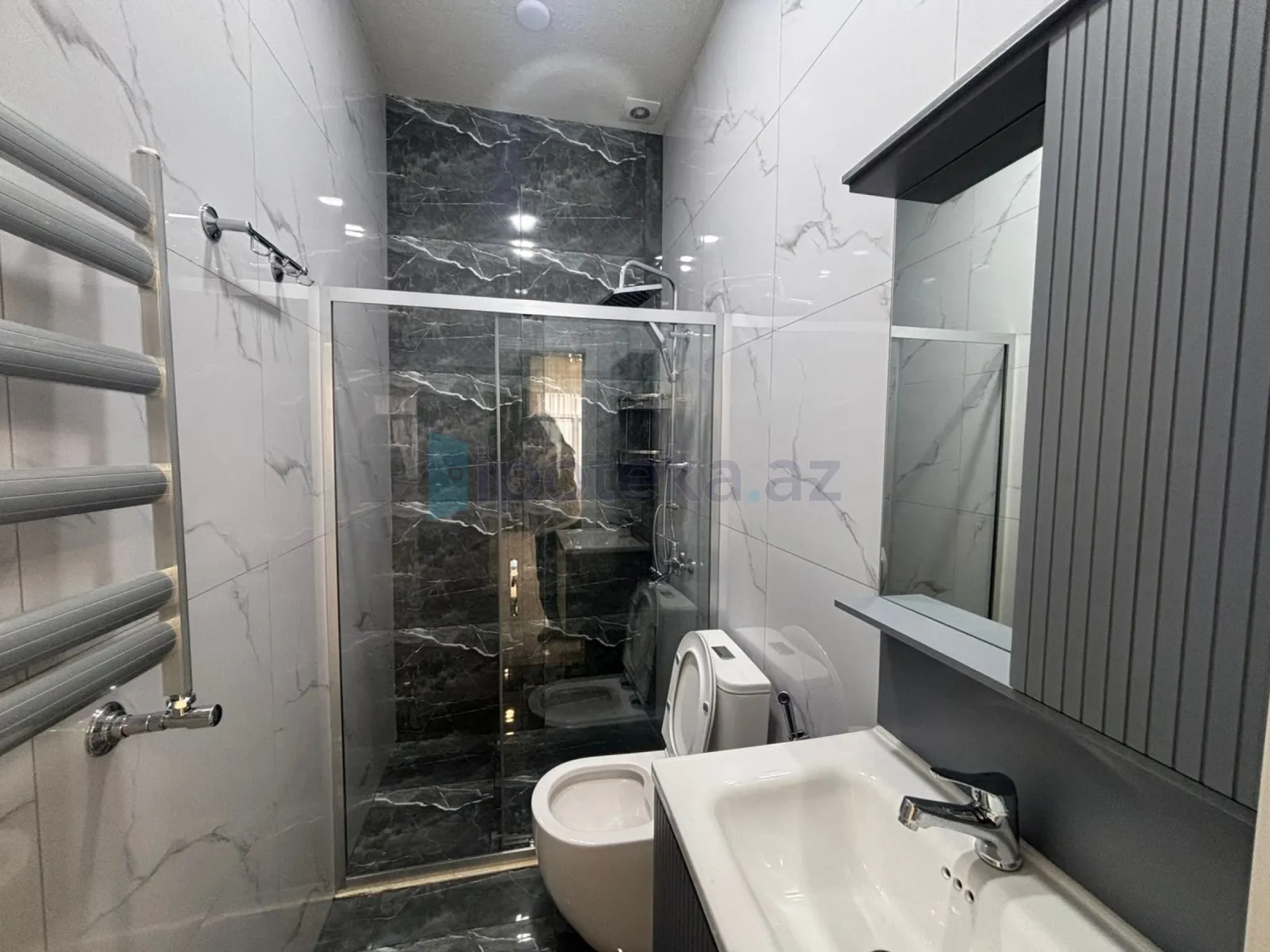 Satılır 4 otaqlı mənzil 150 m²