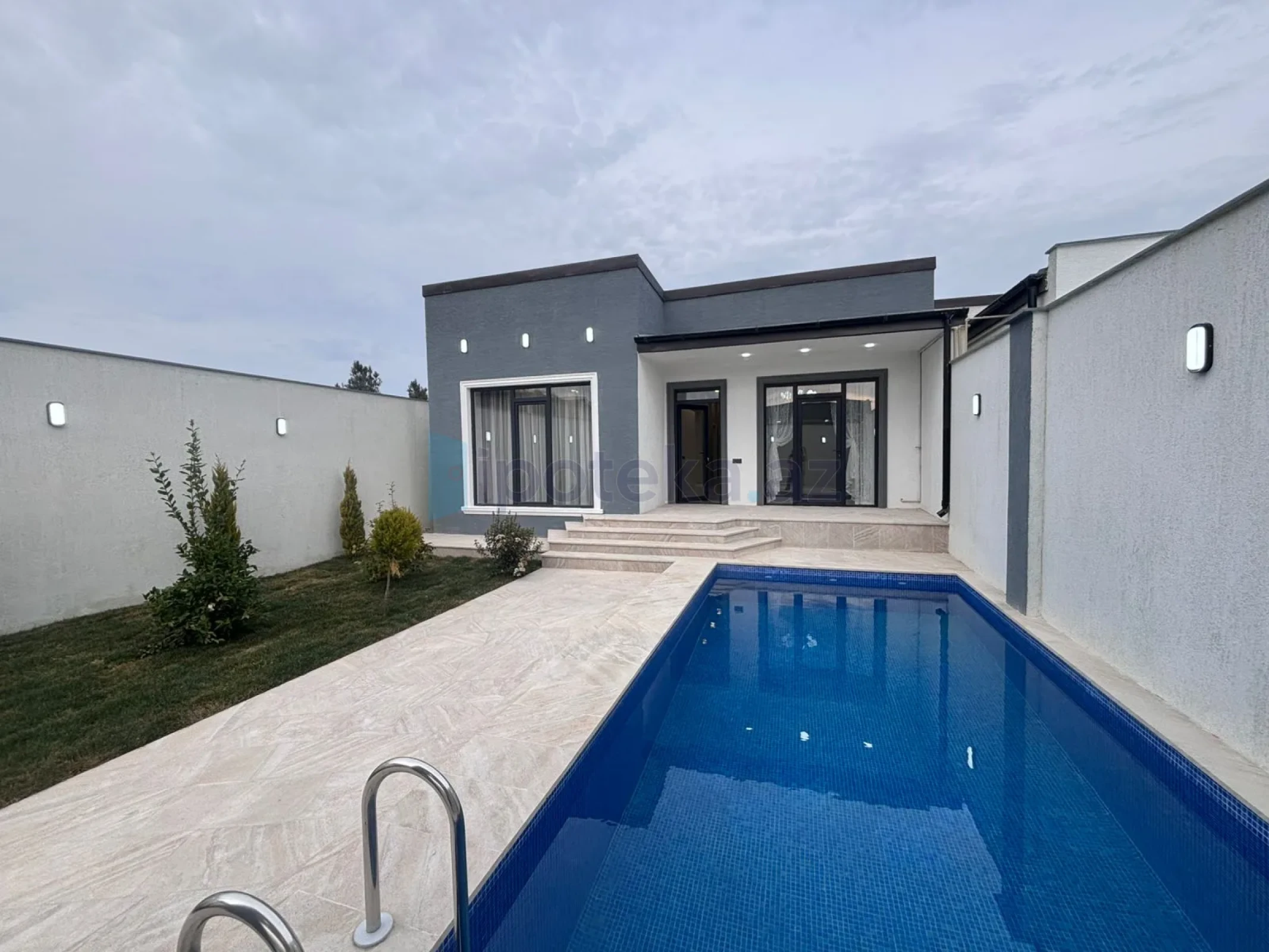 Satılır 4 otaqlı mənzil 150 m²