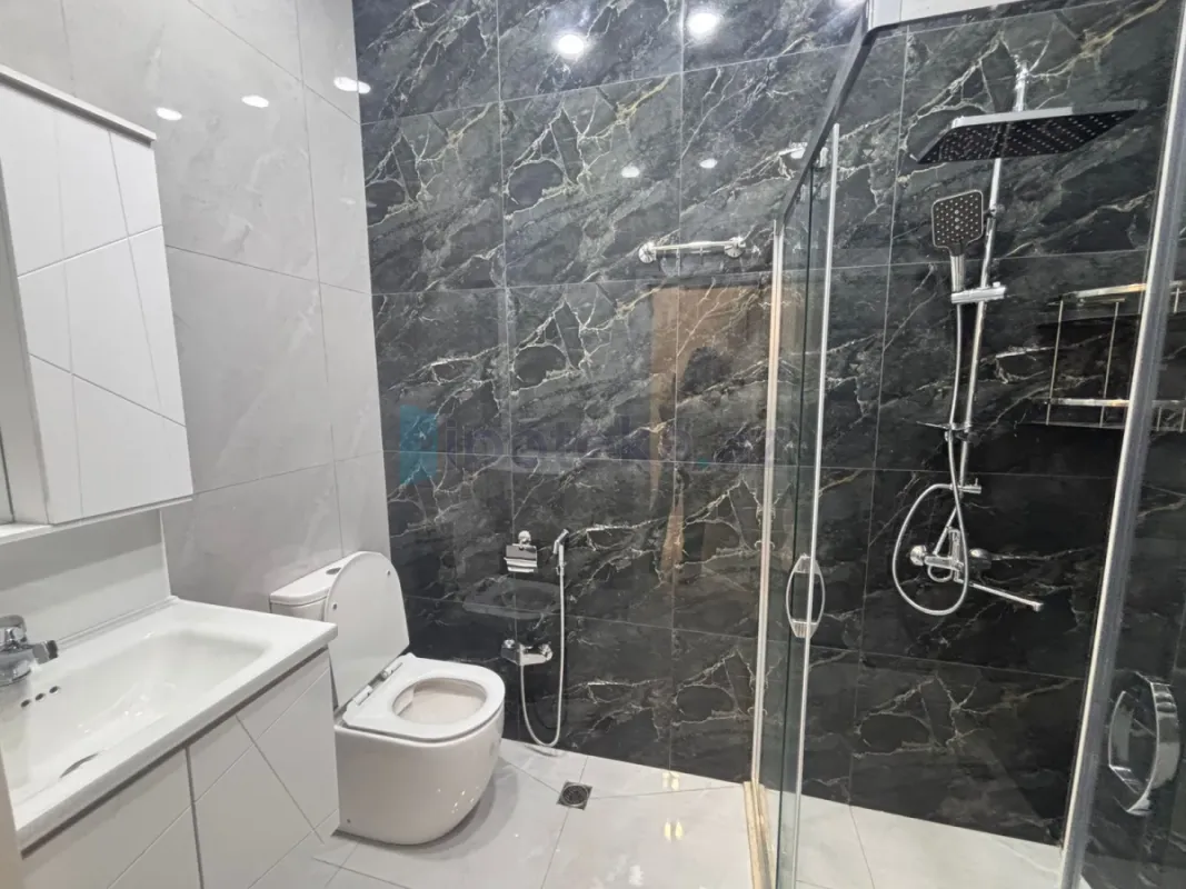 Satılır 4 otaqlı mənzil 150 m²