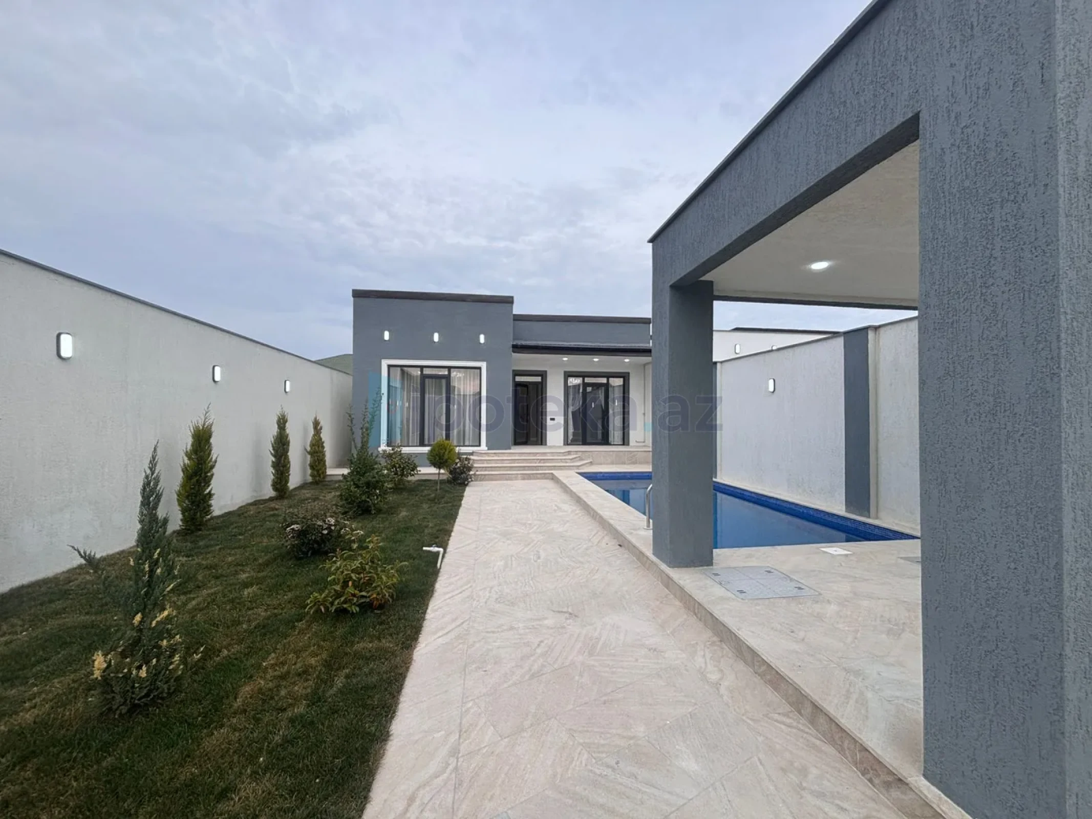 Satılır 4 otaqlı mənzil 150 m²