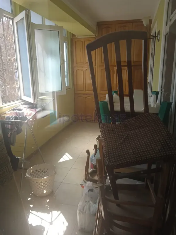 Satılır 6 otaqlı köhnə tikili 105 m²