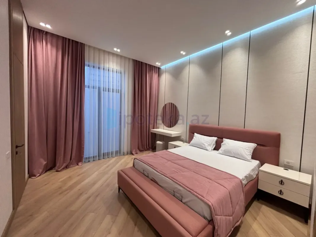 Satılır 5 otaqlı mənzil 250 m²