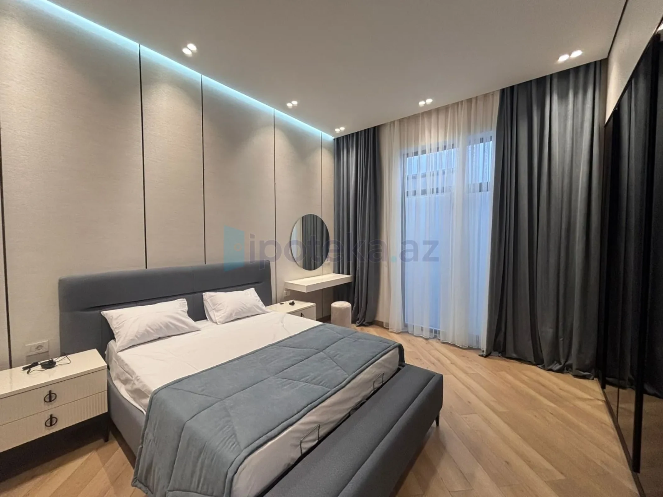 Satılır 5 otaqlı mənzil 250 m²
