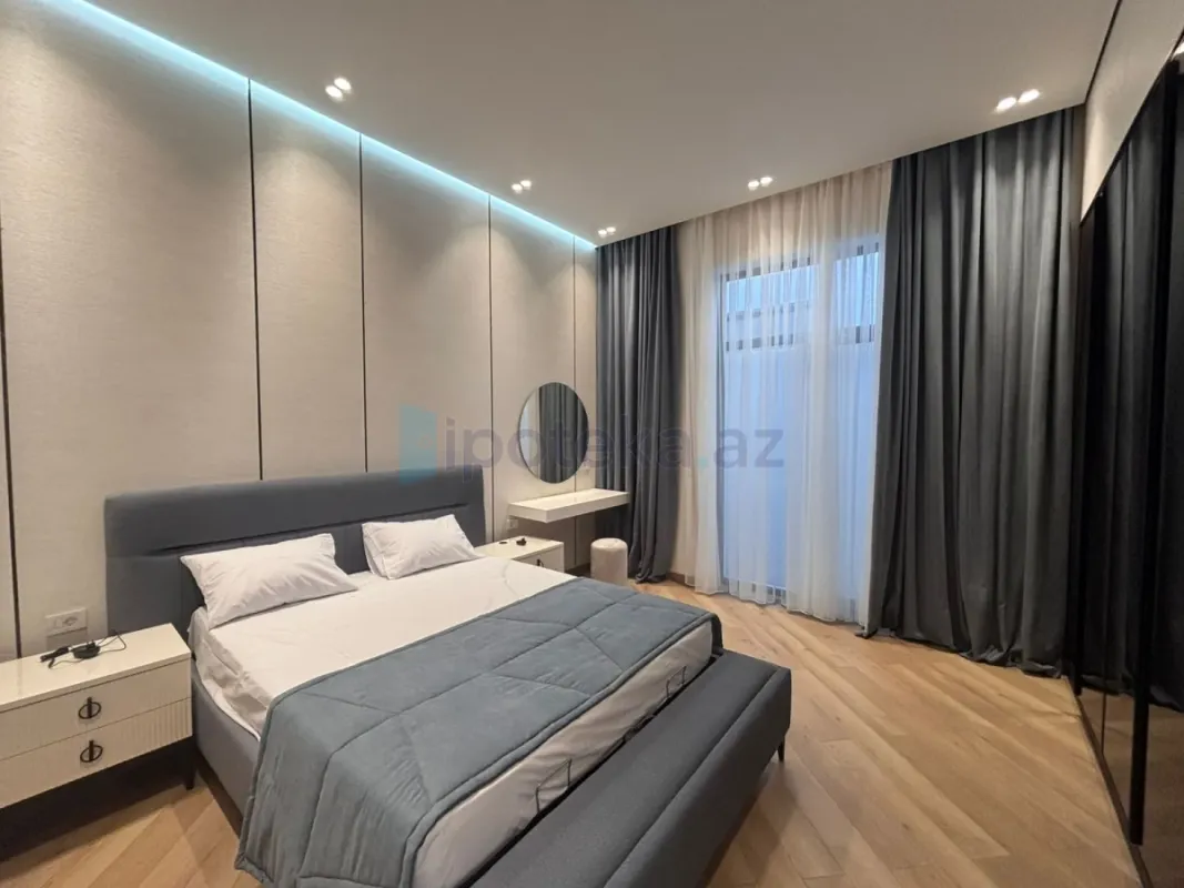 Satılır 5 otaqlı mənzil 250 m²