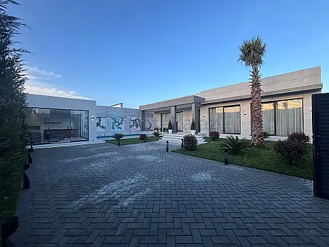 Satılır 5 otaqlı mənzil 250 m²