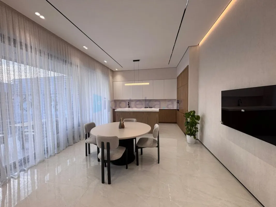 Satılır 5 otaqlı mənzil 250 m²