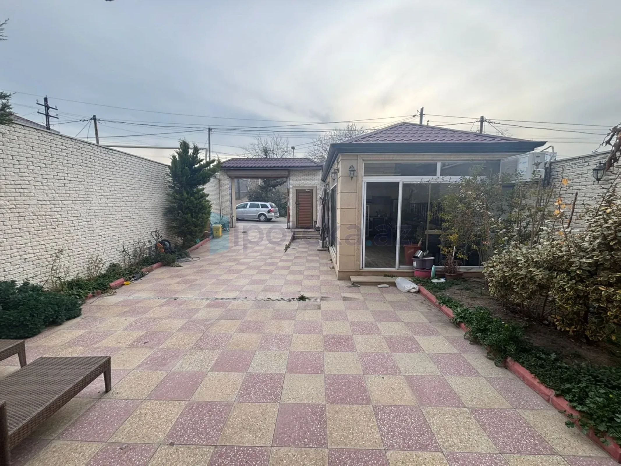 Satılır 5 otaqlı mənzil 200 m²