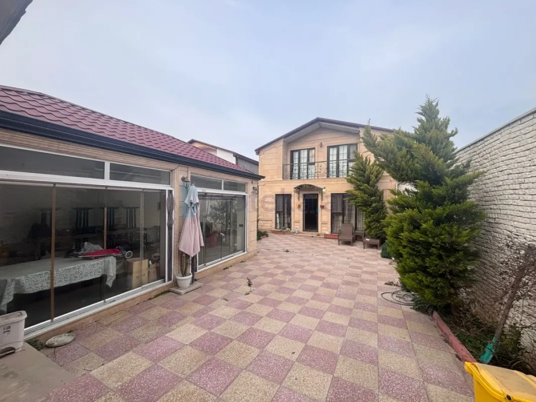Satılır 5 otaqlı mənzil 200 m²