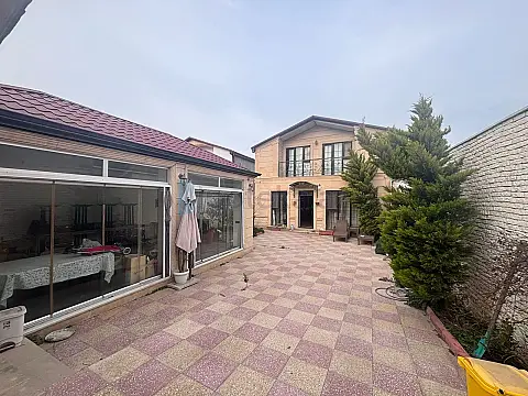 Satılır 5 otaqlı mənzil 200 m²