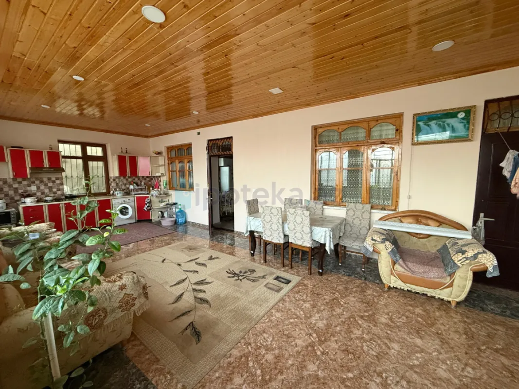 Satılır 4 otaqlı həyət evi 217 m²