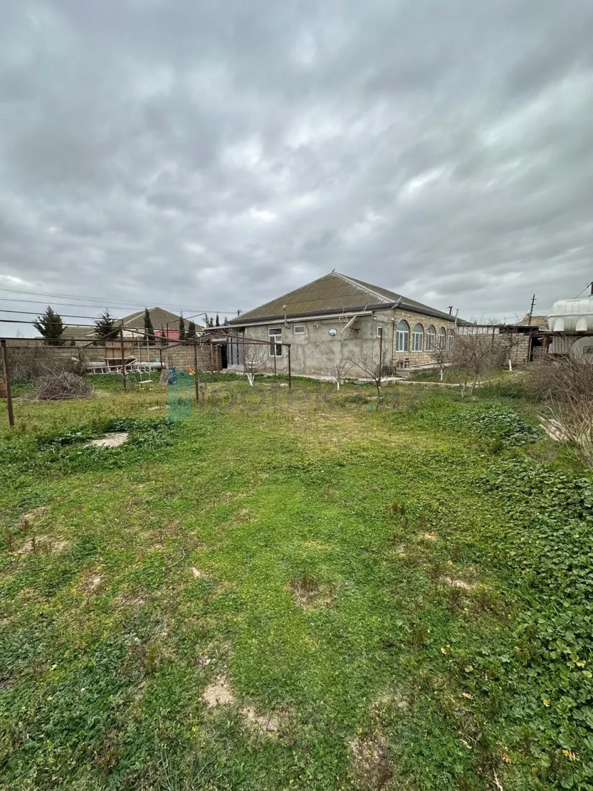 Satılır 7 otaqlı həyət evi 240 m²