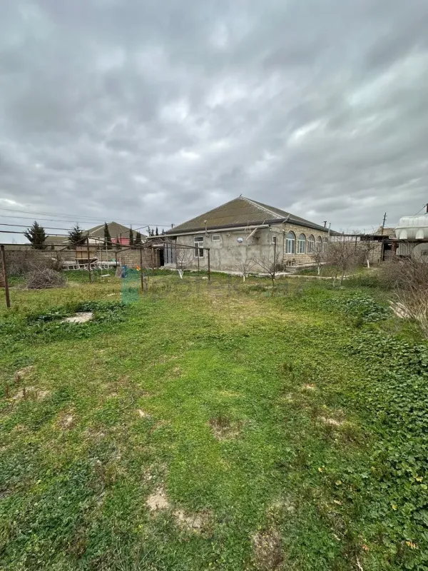 Satılır 7 otaqlı həyət evi 240 m²