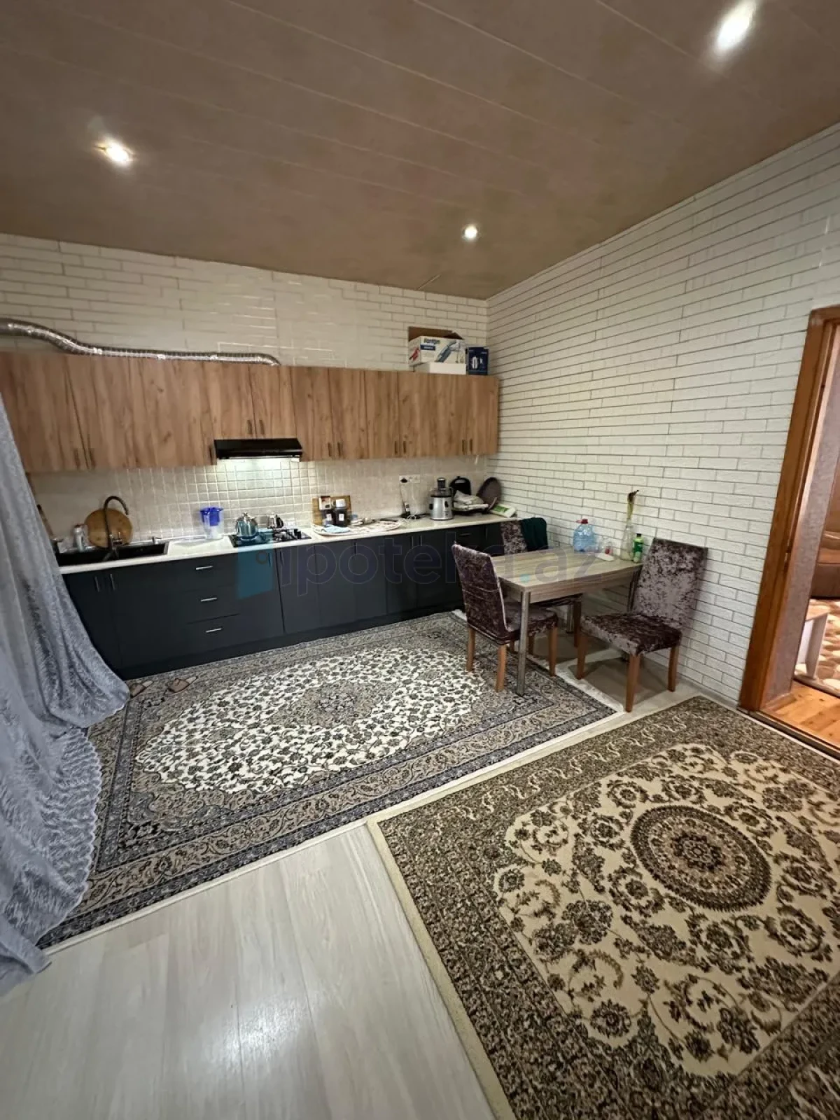 Satılır 7 otaqlı həyət evi 240 m²