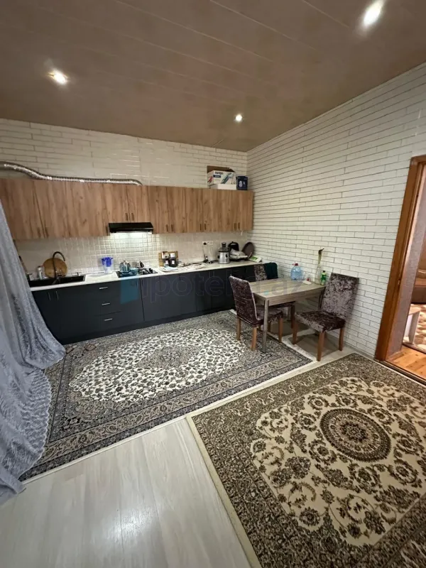 Satılır 7 otaqlı həyət evi 240 m²