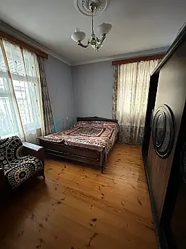 Satılır 7 otaqlı həyət evi 240 m²