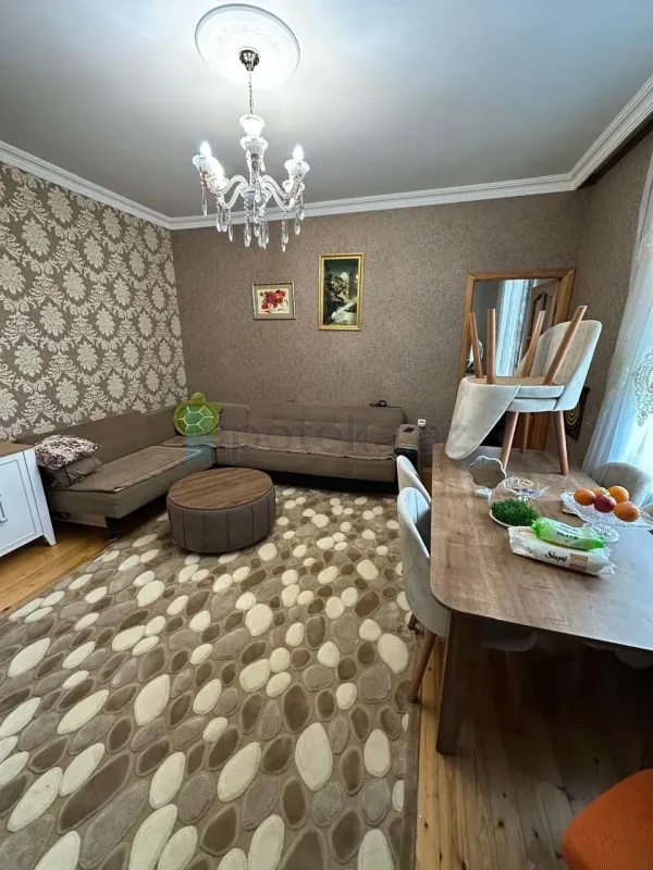 Satılır 7 otaqlı həyət evi 240 m²