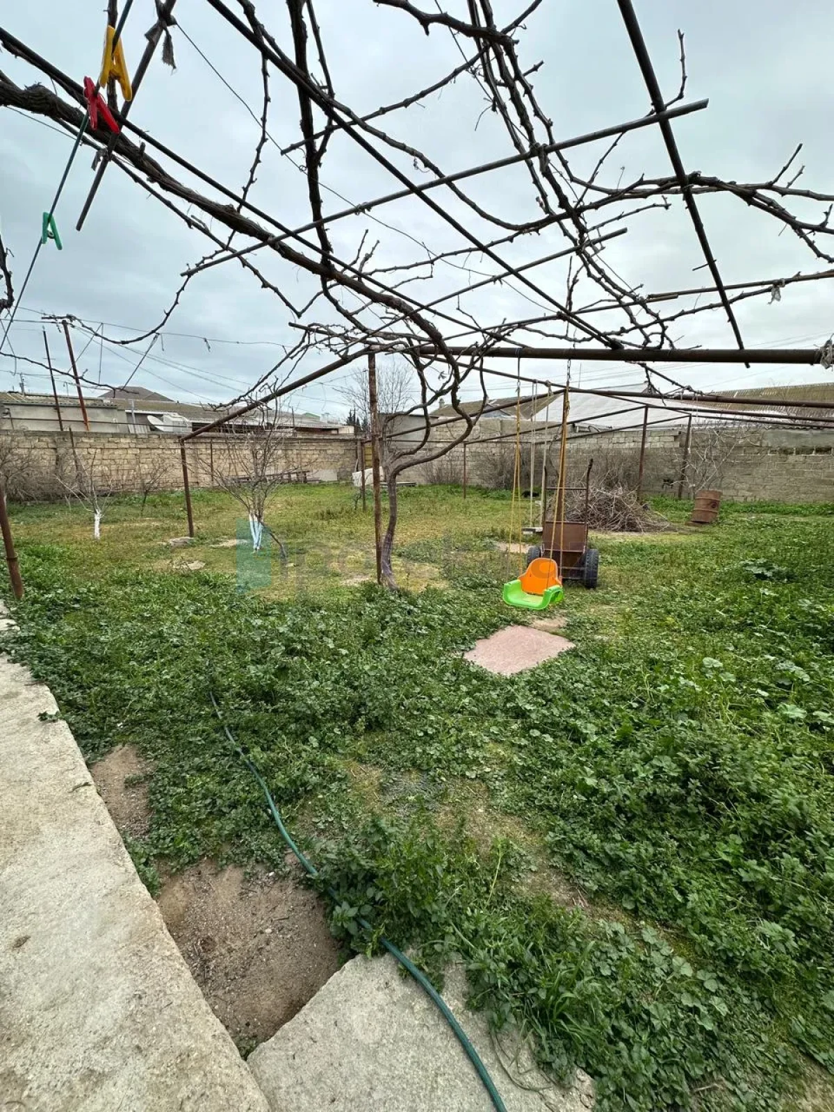 Satılır 7 otaqlı həyət evi 240 m²