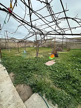 Satılır 7 otaqlı həyət evi 240 m²