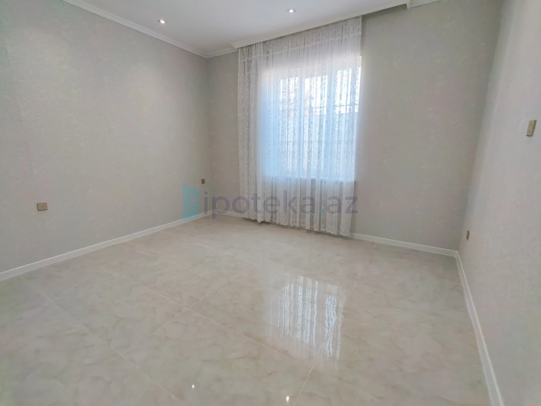 Satılır 4 otaqlı həyət evi 135 m²
