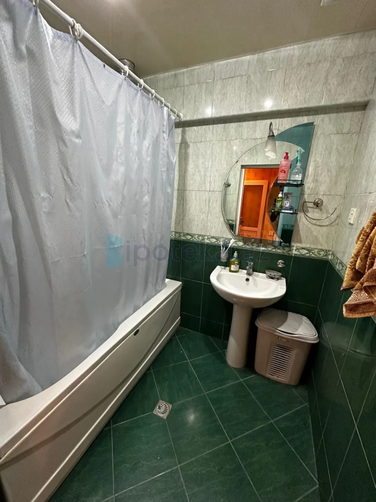 Satılır 3 otaqlı köhnə tikili 96 m²