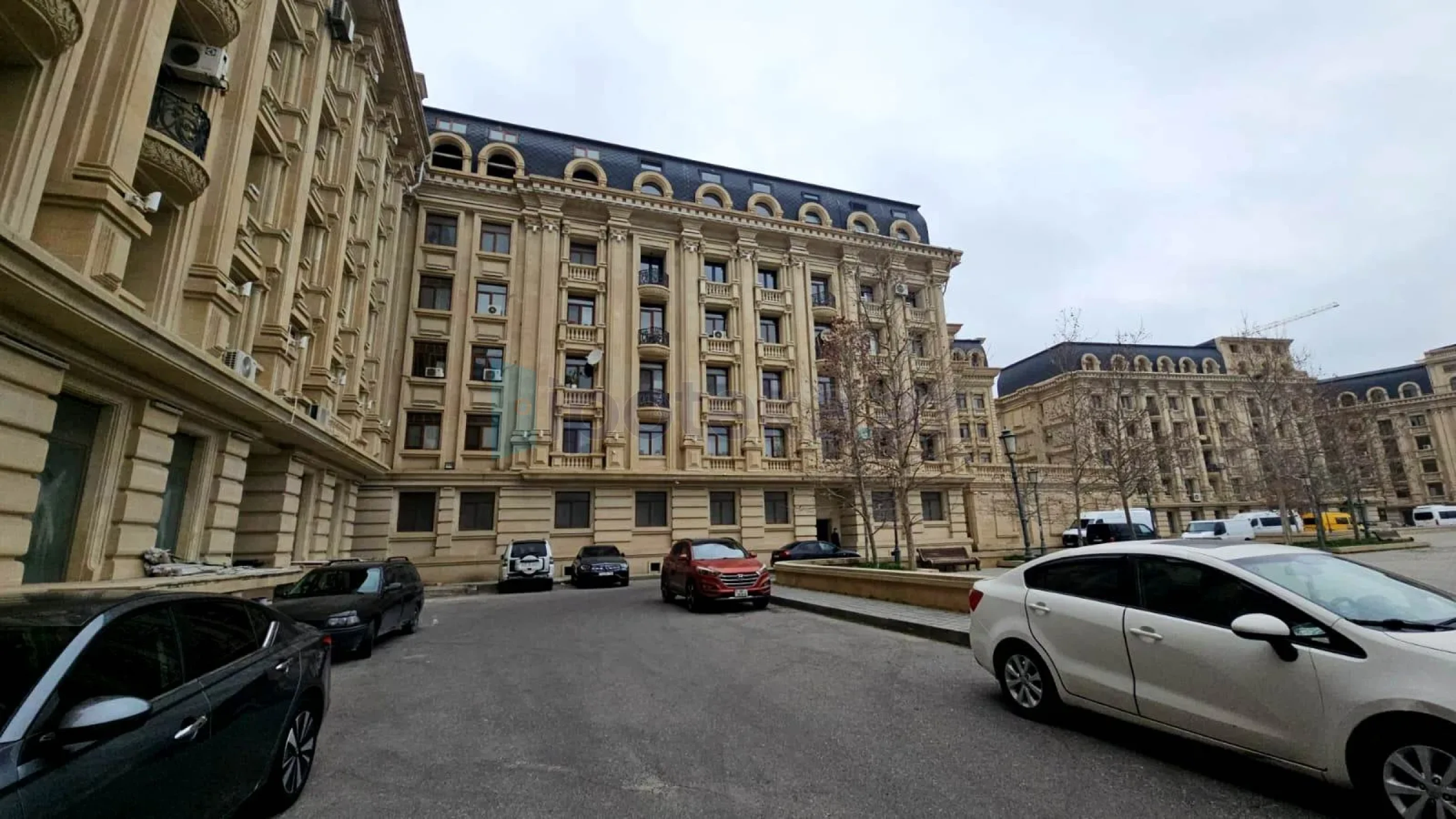 Satılır 3 otaqlı yeni tikili 180 m²