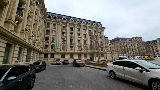 Satılır 3 otaqlı yeni tikili 180 m²