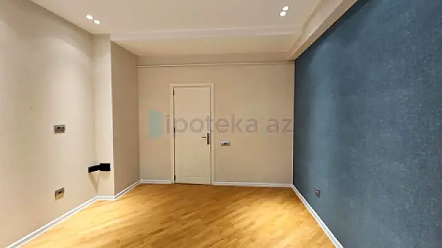 Satılır 3 otaqlı yeni tikili 180 m²