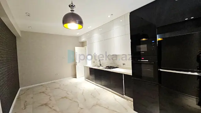 Satılır 3 otaqlı yeni tikili 180 m²