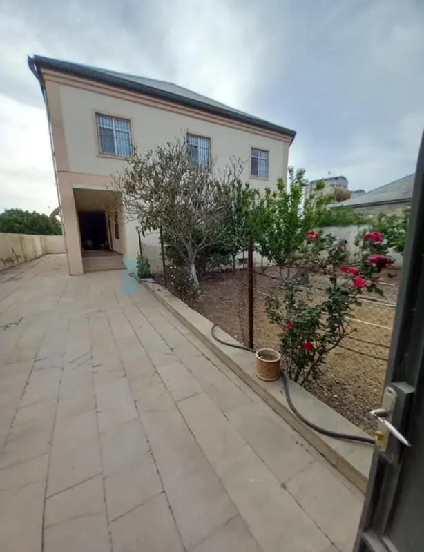 Satılır 6 otaqlı mənzil 280 m²