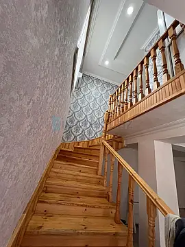 Satılır 6 otaqlı həyət evi 300 m²