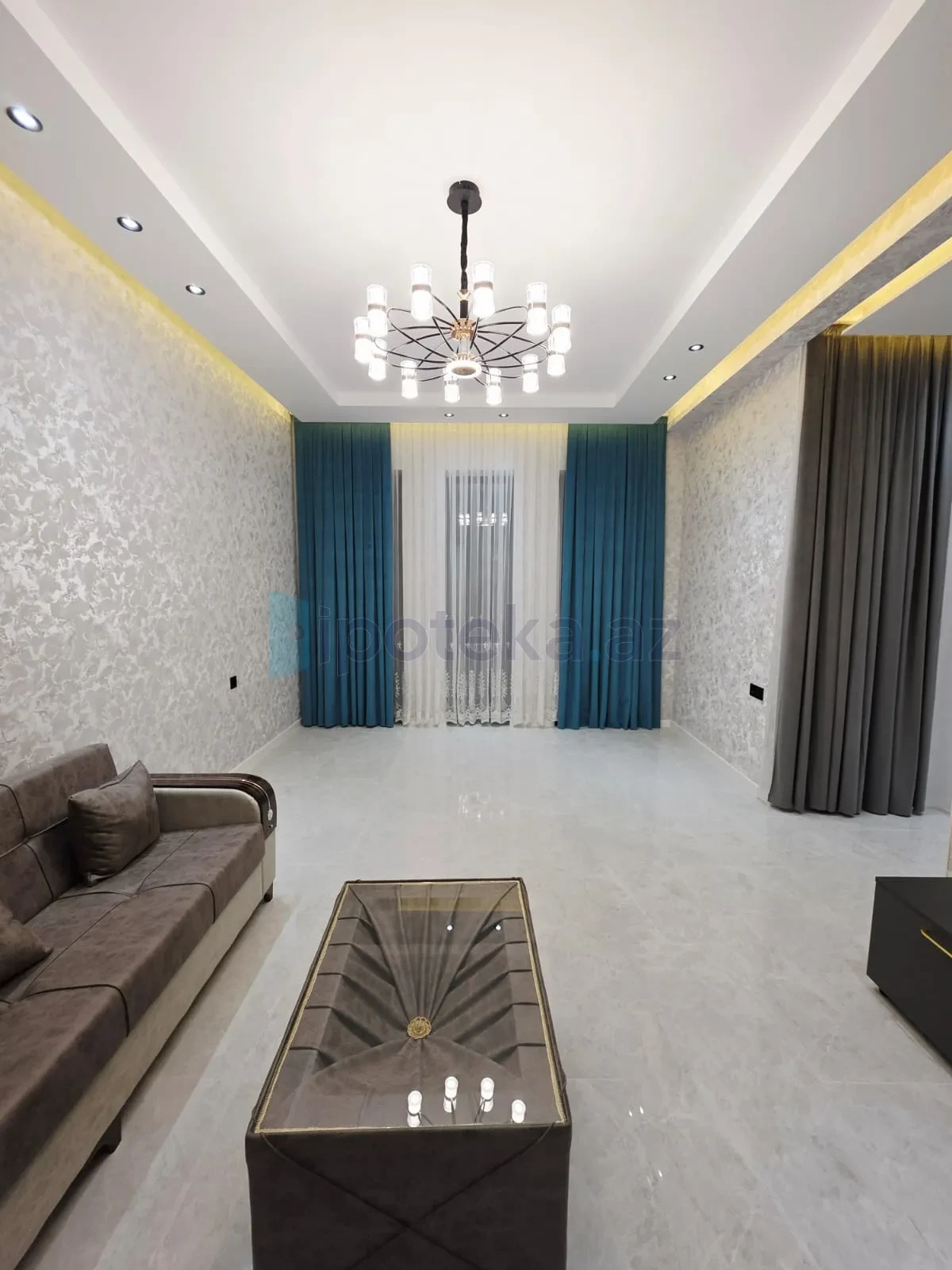 Satılır 4 otaqlı mənzil 145 m²