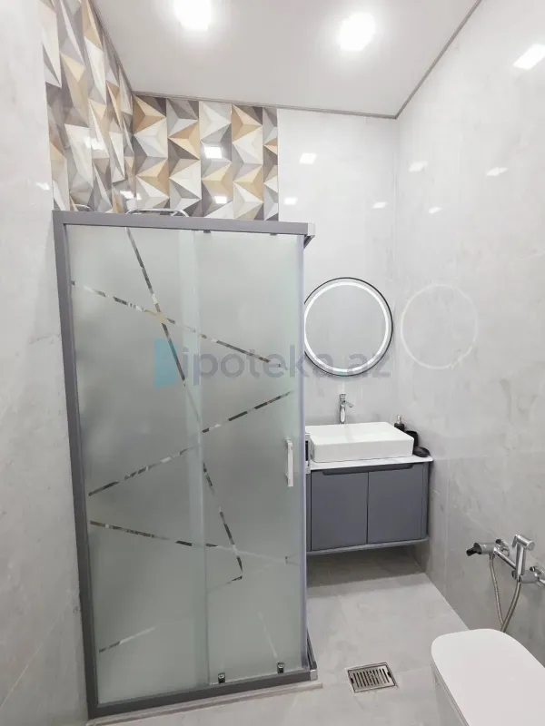 Satılır 4 otaqlı mənzil 145 m²